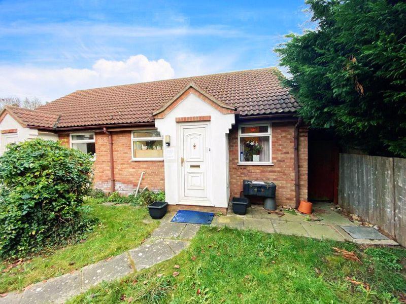 Field Close Alconbury Cambridgeshire 2 Bed Semi Detached Bungalow