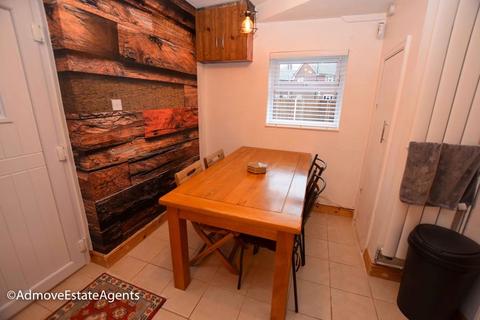 3 bedroom semi-detached house to rent, Peveril Road, Broadheath, Altrincham, WA14