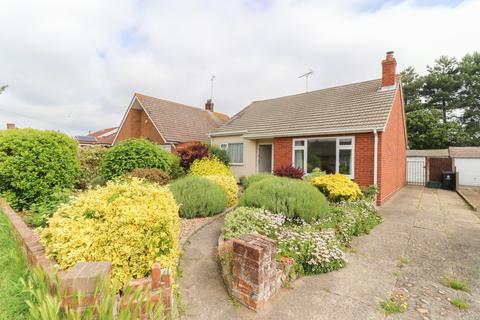 2 bedroom detached bungalow for sale - Red Barn Road, Brightlingsea, Colchester, CO7