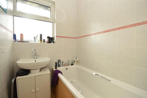 7 Manor Farm Drive, Leeds, LS10 3RE