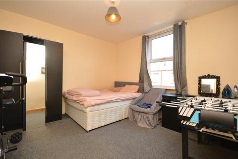 4 bedroom terraced house for sale - Harlech Road, Leeds