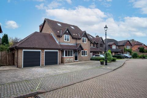 31 Winterbourne, Horsham, RH12 5JW