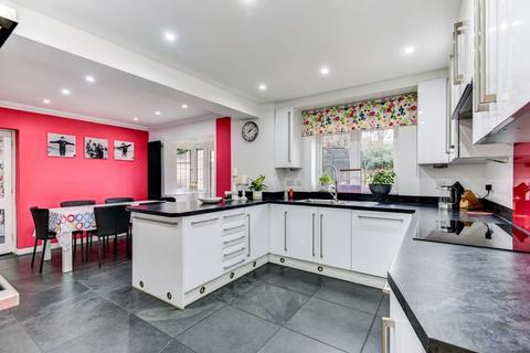31 Winterbourne, Horsham, RH12 5JW