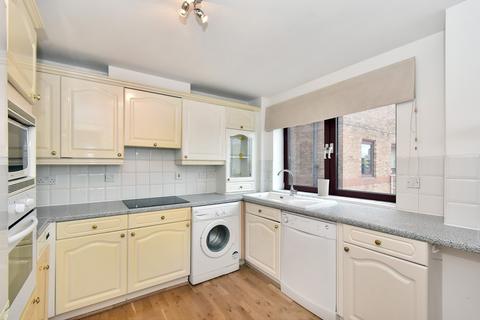 2 bedroom flat to rent - William Morris Way, Fulham, SW6