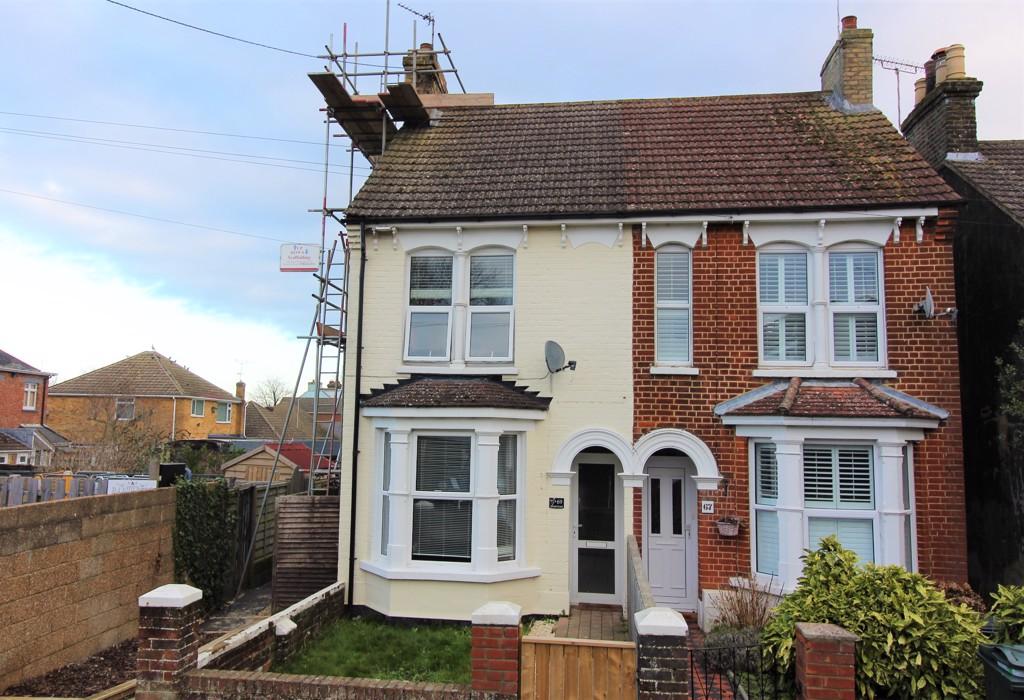 Mead Road, Willesborough, Ashford, Kent 3 bed end of terrace house £