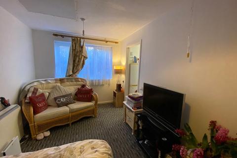1 Coulsdon Close, Clacton-on-sea, CO16 8FN