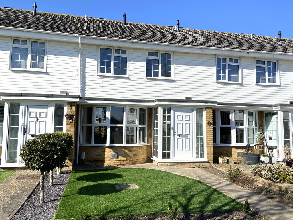 Saville Close, Gosport PO12 3 bed terraced house £1,250 pcm (£288 pw)