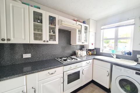 2 bedroom terraced house to rent, Vokes Close, Sholing