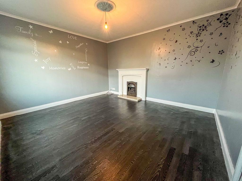 Queensway, Houghton Le Spring, Tyne and Wear, DH5 8EW 3 bed semi