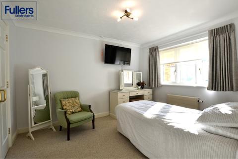 2 bedroom retirement property for sale - Newsholme Drive, London N21