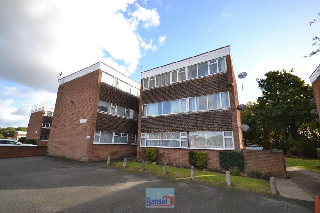 Colina Close, Willenhall, Coventry... 2 bed flat £900 pcm (£208 pw)
