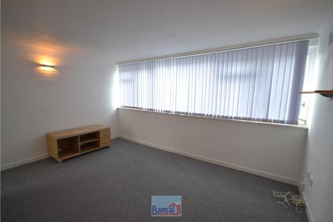 2 bedroom flat to rent, Colina Close, CV3