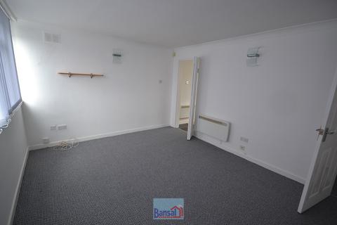 2 bedroom flat to rent, Colina Close, CV3