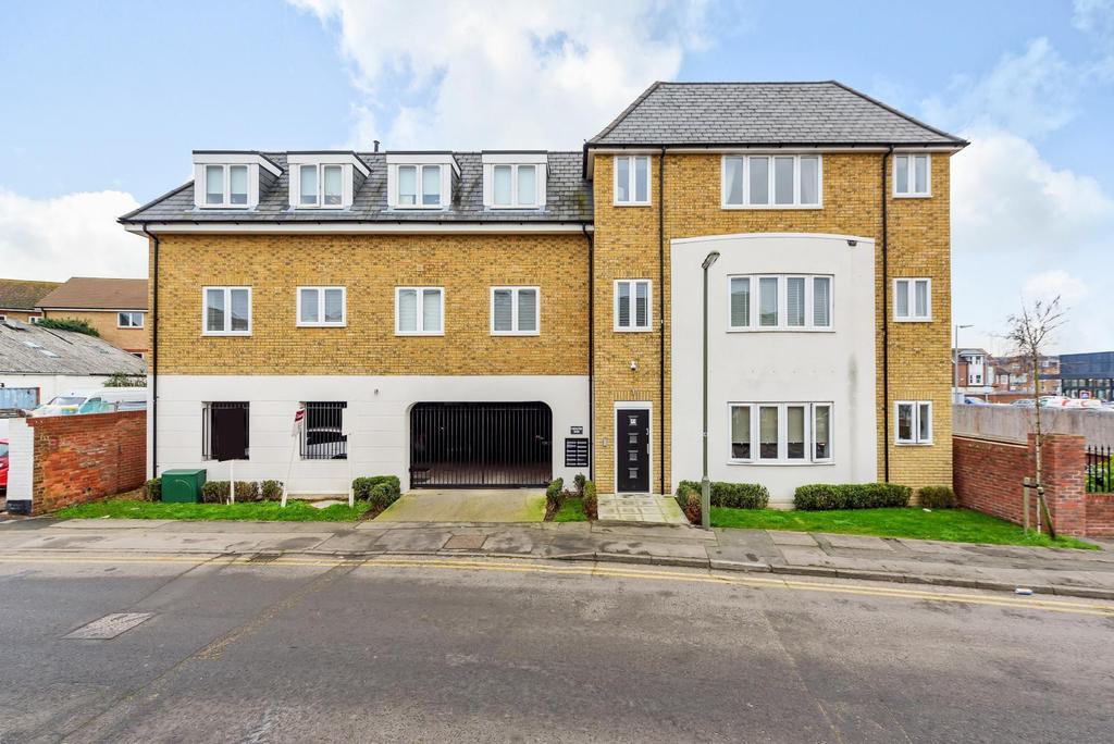 Coronation House, Gogmore Lane... 2 bed flat £300,000