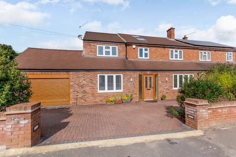 5 bedroom semi-detached house for sale - Marygold Walk, Little Chalfont