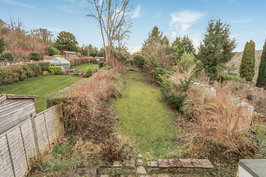 Mead Way, Coulsdon 3 bed detached house £550,000