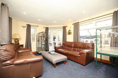 25 Buchan Close, Galley Common, Nuneaton, CV10 9RR