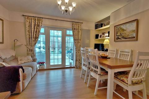 1, Crown Cottages Steels Lane, Oxshott, Leatherhead, KT22 0RT