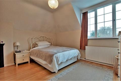 1, Crown Cottages Steels Lane, Oxshott, Leatherhead, KT22 0RT
