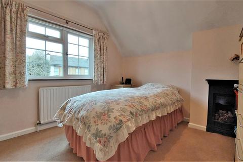 1, Crown Cottages Steels Lane, Oxshott, Leatherhead, KT22 0RT