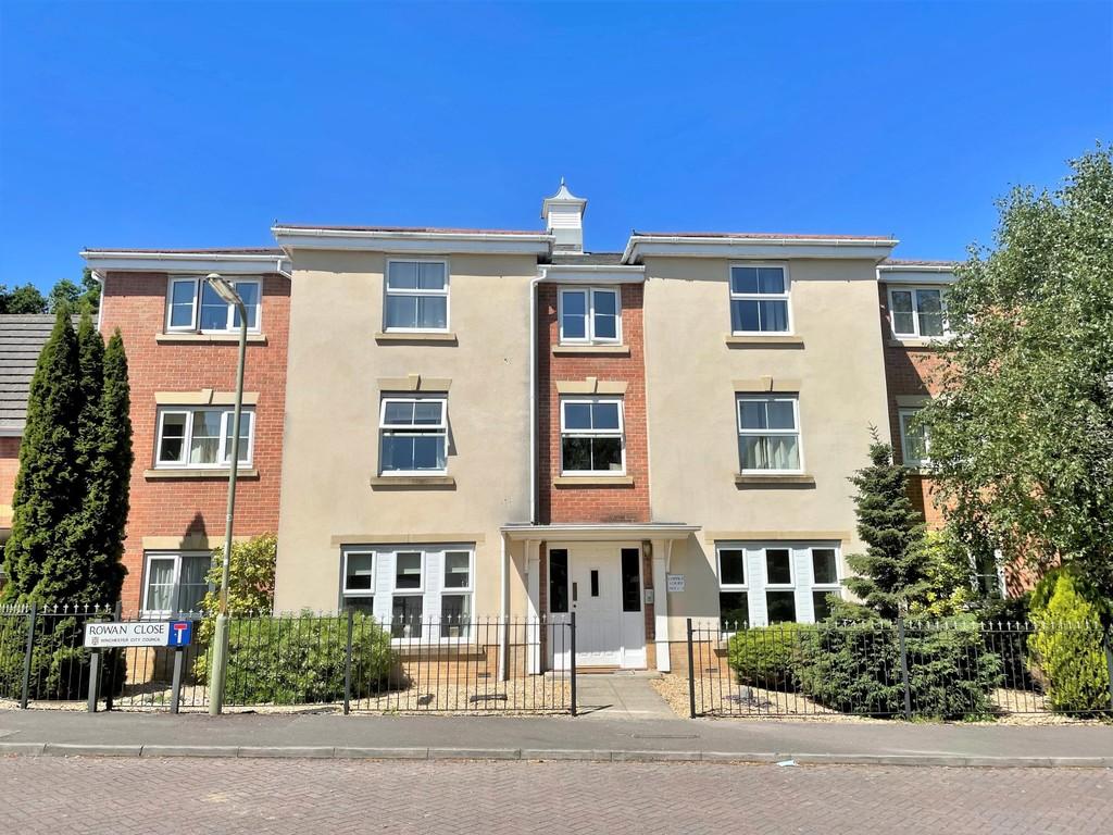 Coppice Court Rowan Close, Whiteley 2 bed ground floor flat £950 pcm