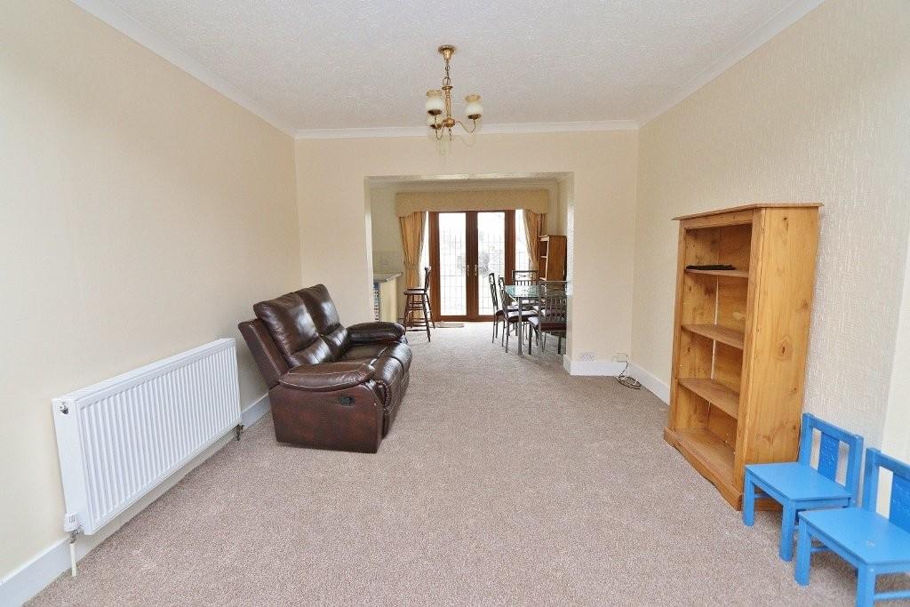 Birch Road, Romford, RM7 3 bed terraced house £1,500 pcm (£346 pw)
