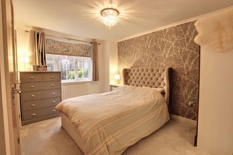 2 bedroom apartment for sale - Highbank, Haywards Heath