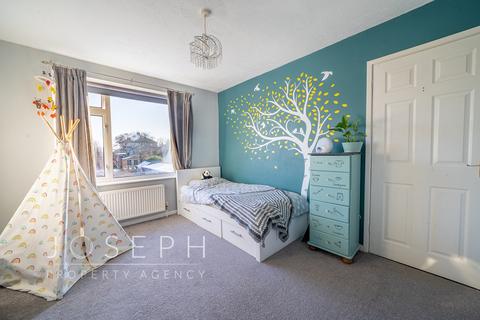 75 Dereham Avenue, Ipswich, IP3 0QF