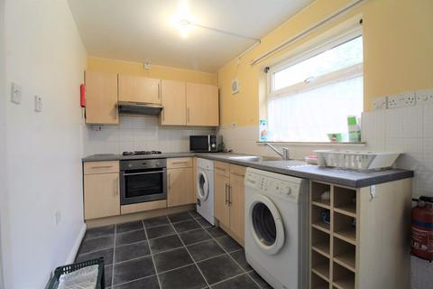 3 bedroom terraced house to rent - Sutton Passeys Crescent, Wollaton, NG8 1BW