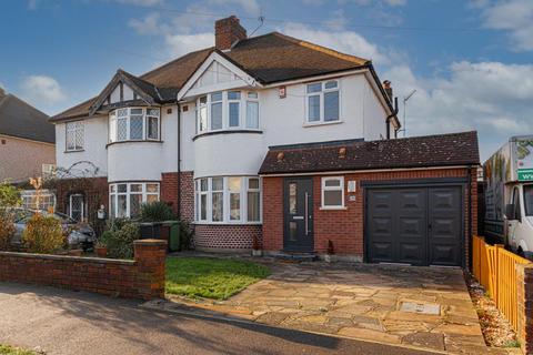 10 Kinross Avenue, Worcester Park, KT4 7AF