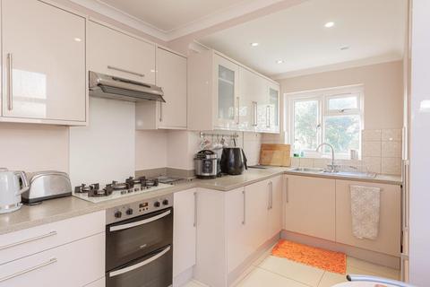 10 Kinross Avenue, Worcester Park, KT4 7AF