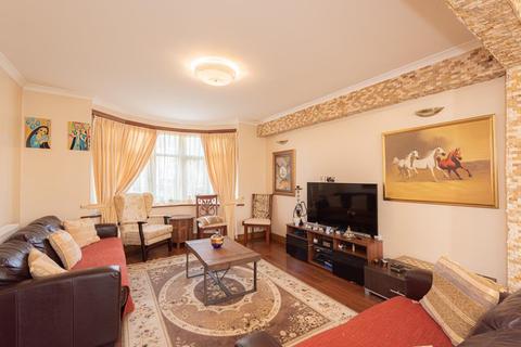 10 Kinross Avenue, Worcester Park, KT4 7AF