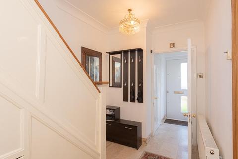10 Kinross Avenue, Worcester Park, KT4 7AF