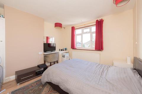 10 Kinross Avenue, Worcester Park, KT4 7AF