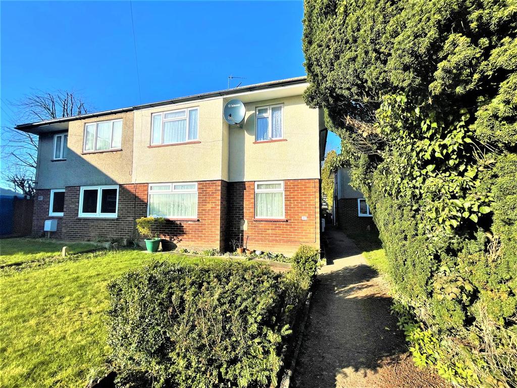 Chiltern Road, Dunstable, Bedfordshire 2 bed £215,000