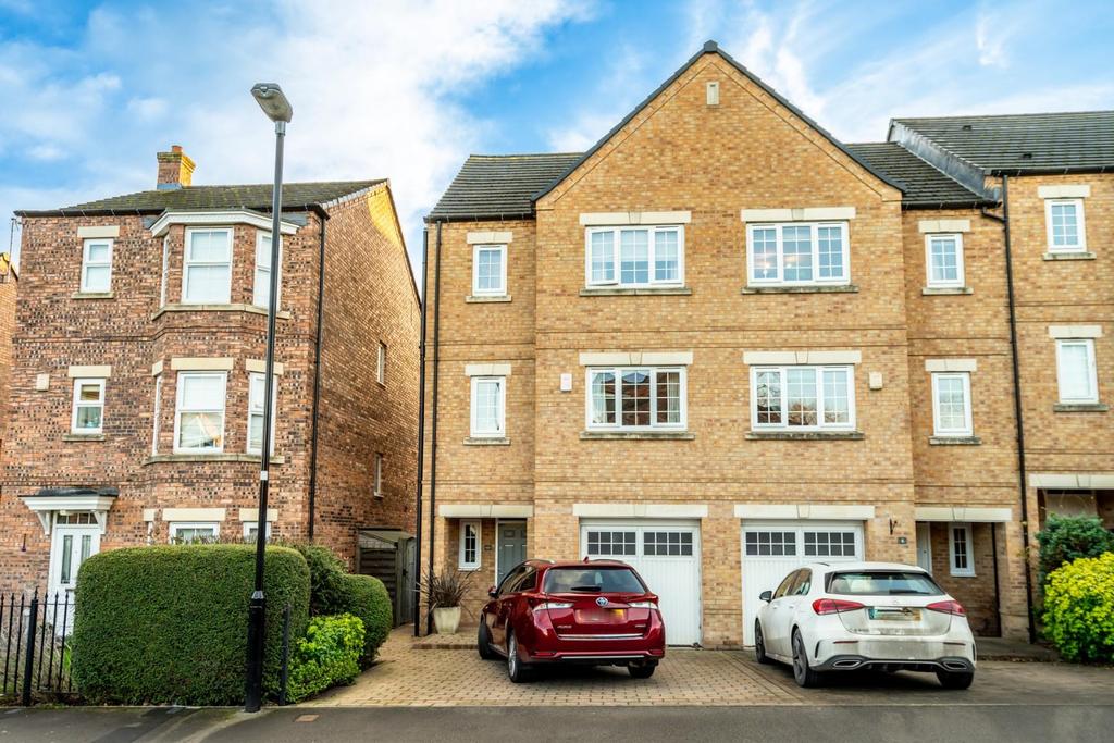 Academy Drive, Dringhouses, York 3 bed semidetached house £425,000