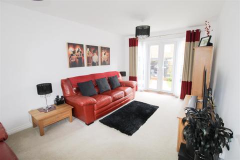 3 bedroom house for sale - Drake Way, Northampton