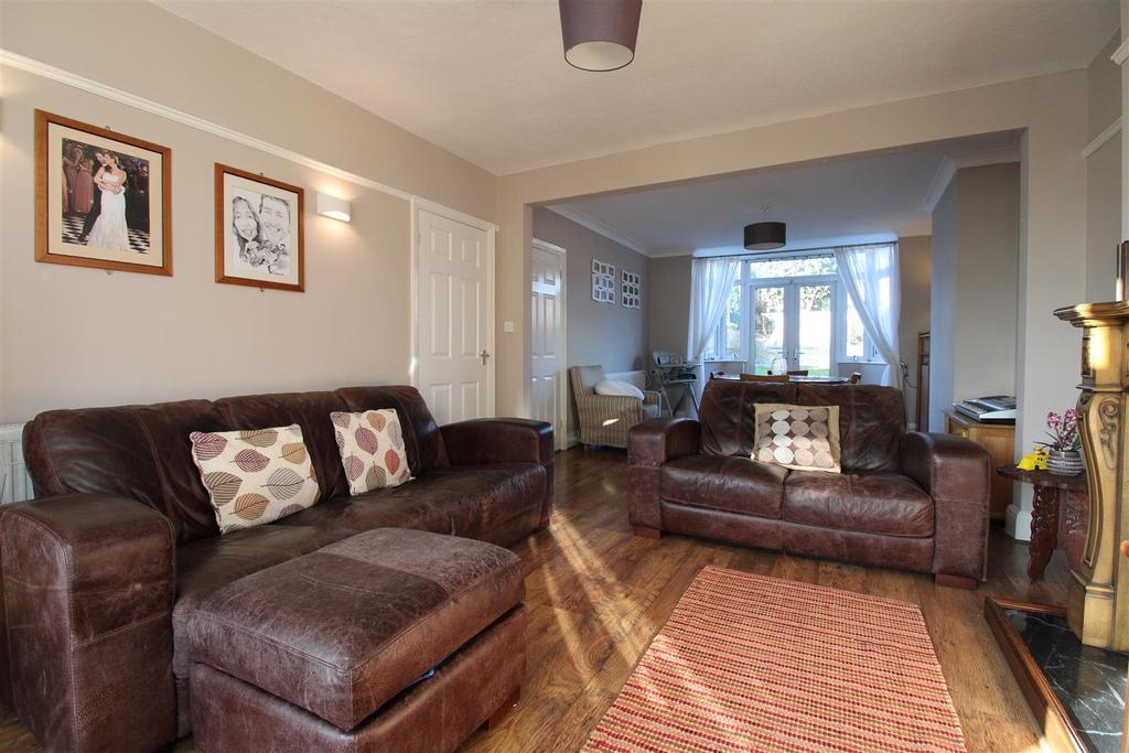 Acres Road, Brierley Hill 3 bed semidetached house £260,000