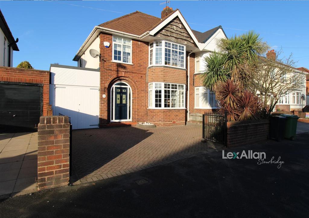 Acres Road, Brierley Hill 3 bed semidetached house £260,000