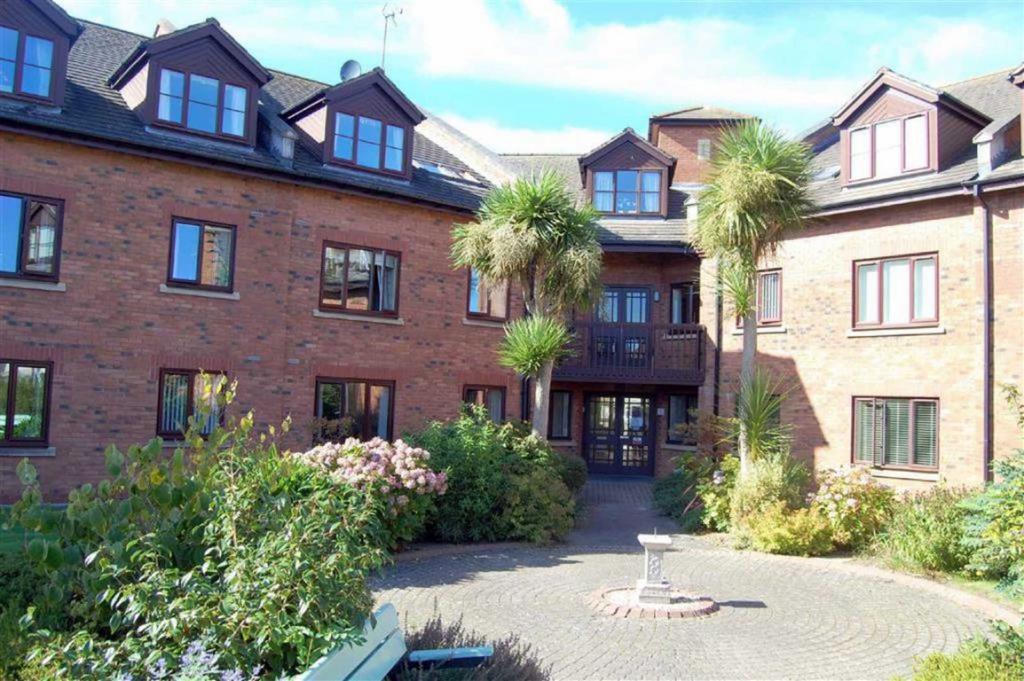Plas Penrhyn, Penrhyn Bay, Llandudno 2 bed retirement property for sale £98,500