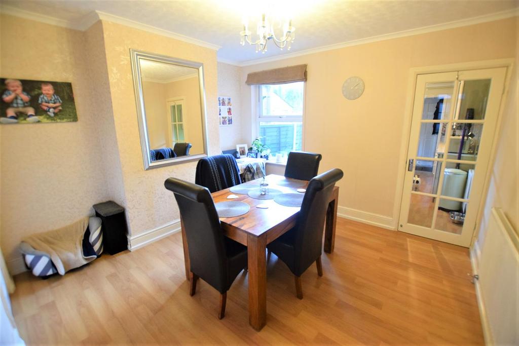 75 Vauxhall Street - dining room.JPG