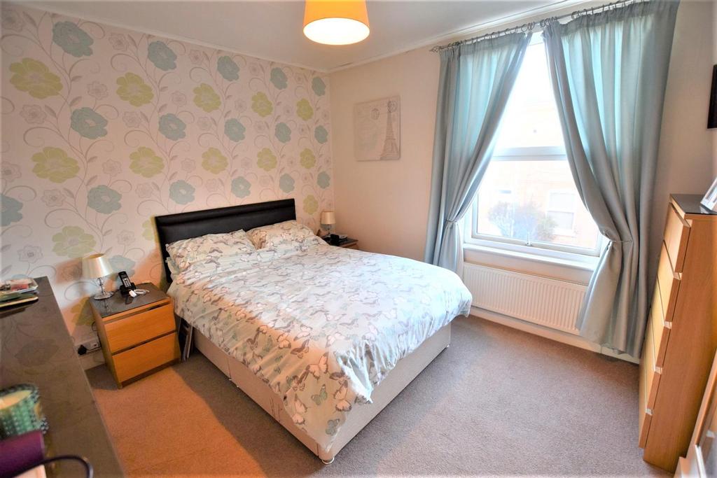 75 Vauxhall Street - bedroom 1.JPG