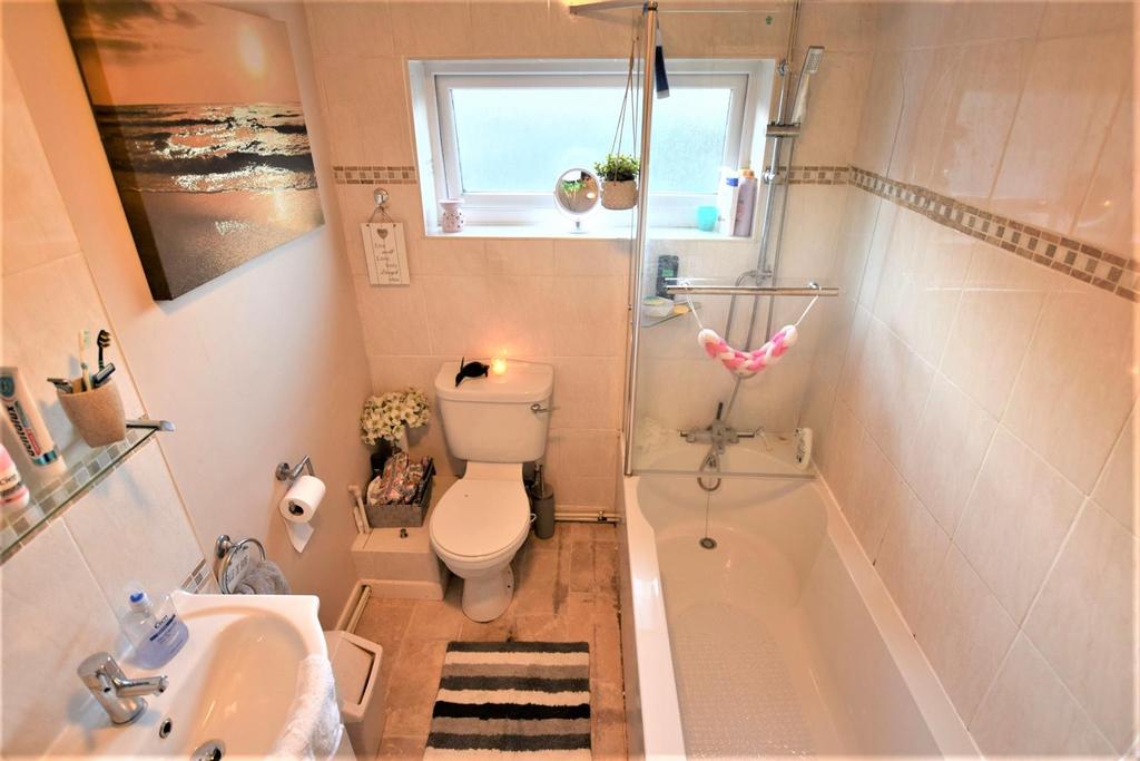 75 Vauxhall Street - bathroom.JPG