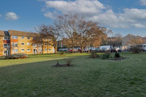 233 Basinghall Gardens, Sutton, SM2 6AP
