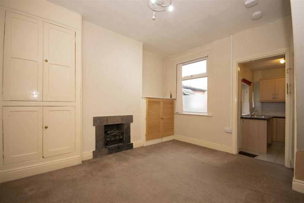 Llwyn Road, Oswestry 2 bed terraced house £129,995