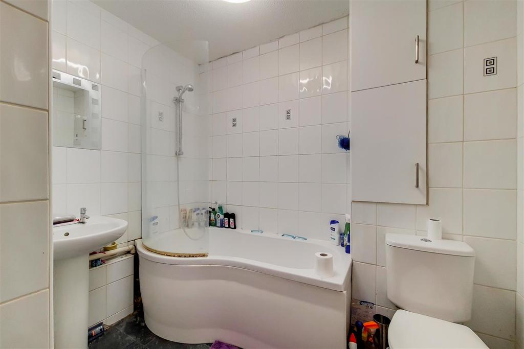 12 Bathroom-0.jpg
