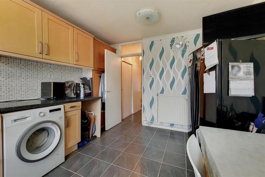3 Kitchen-0.jpg