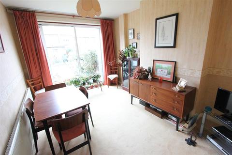 3 bedroom end of terrace house for sale - Hambrook Road, London