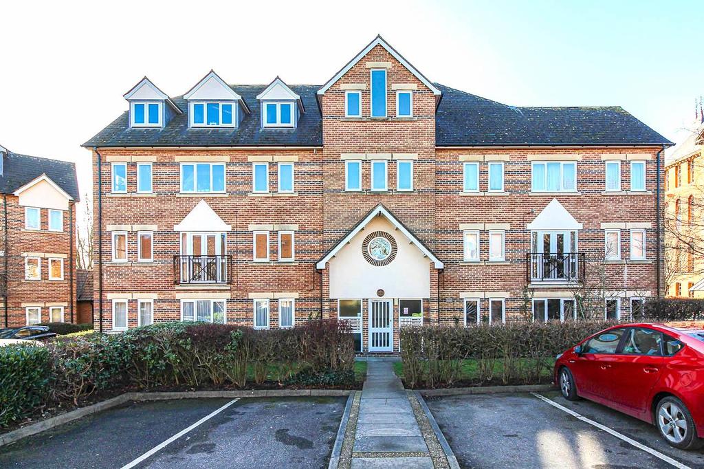 Victory Road, Wanstead 2 bed flat £400,000