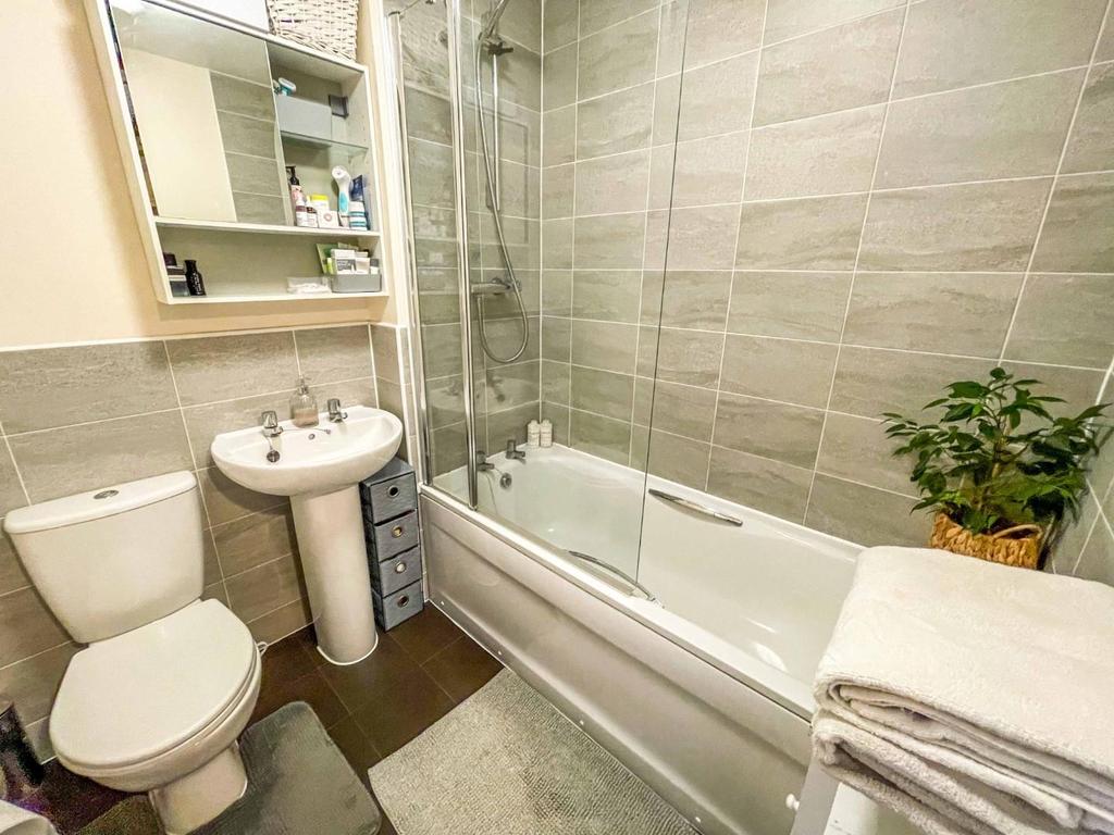 Bathroom.JPG